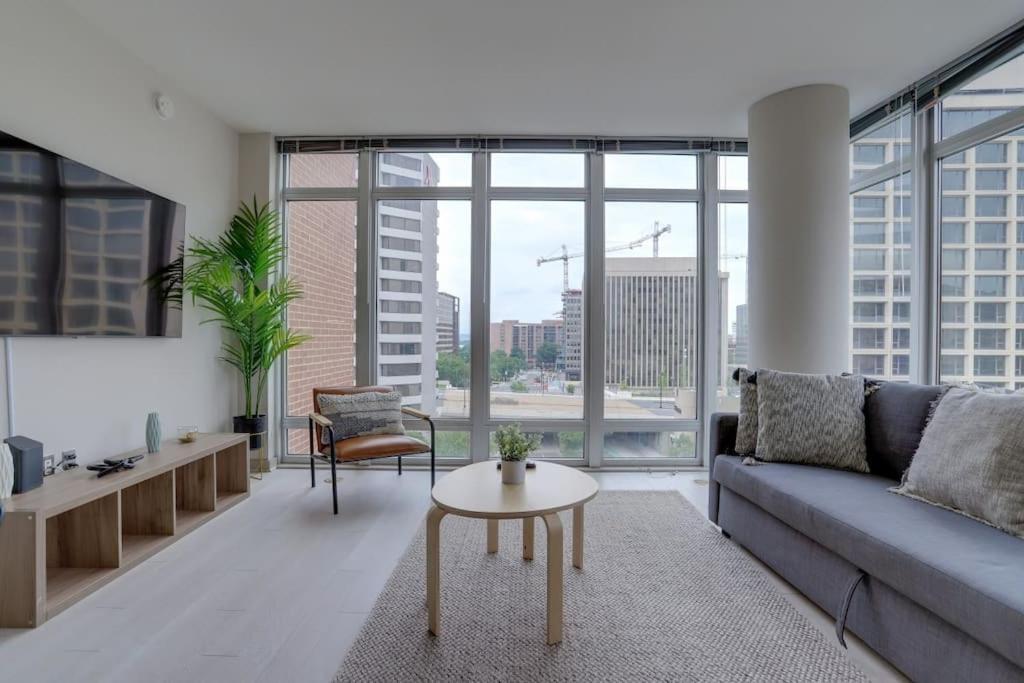 Wonderful 2Br Apartment At Crystal City อาร์ลิงตัน ภายนอก รูปภาพ