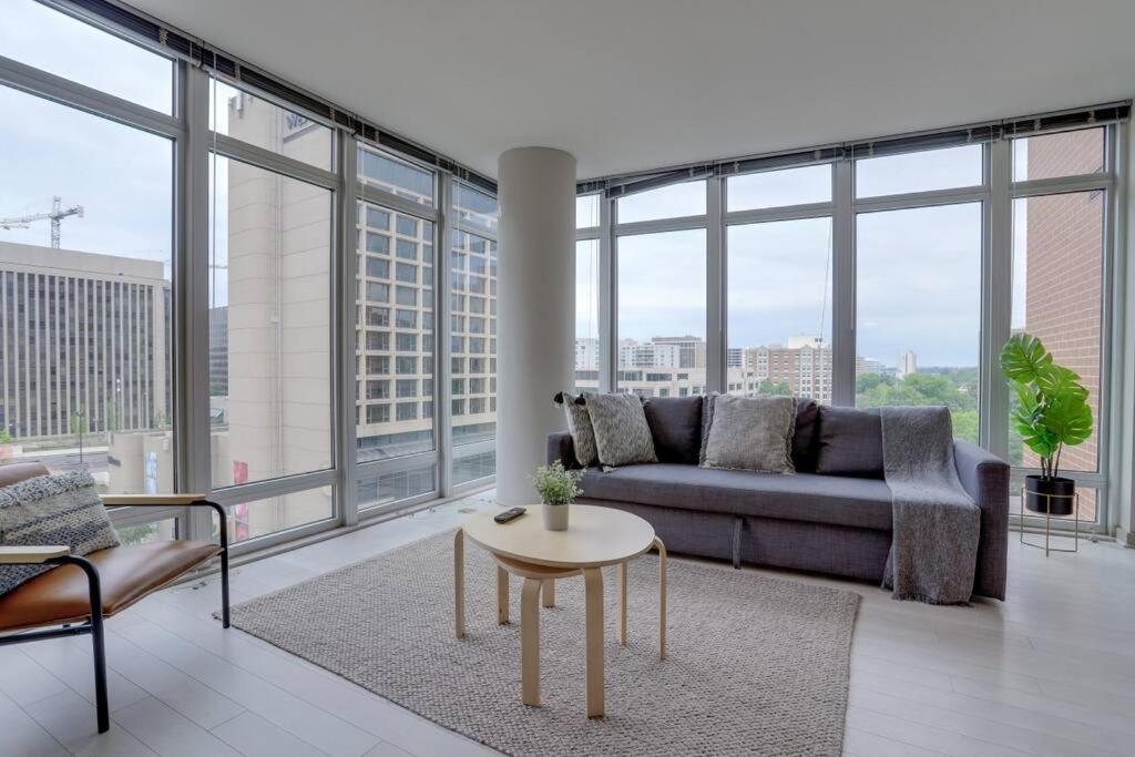 Wonderful 2Br Apartment At Crystal City อาร์ลิงตัน ภายนอก รูปภาพ