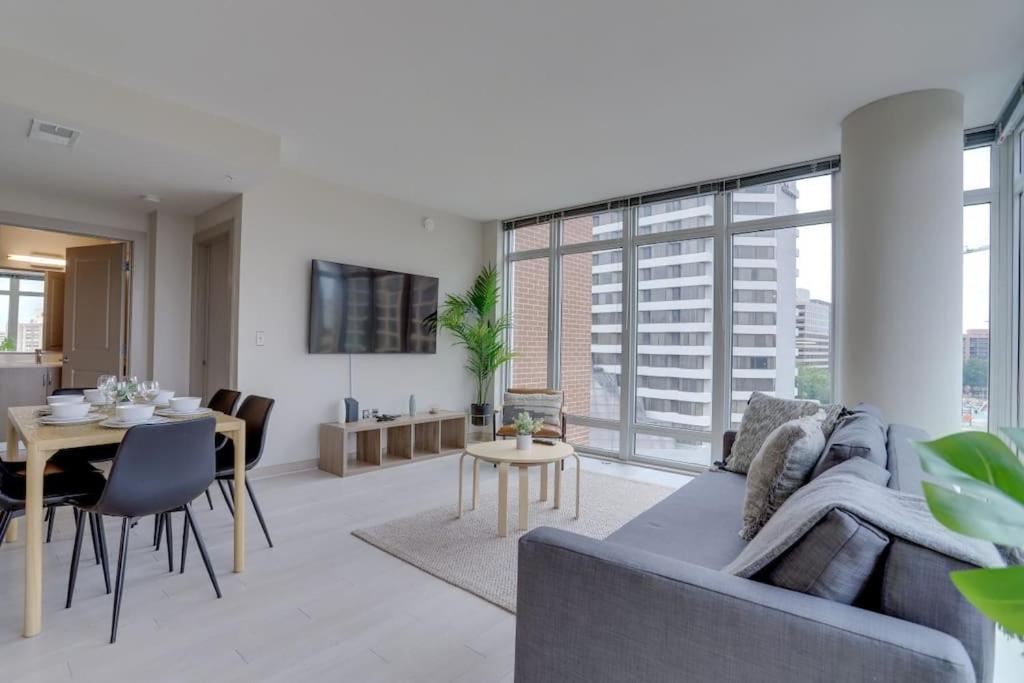 Wonderful 2Br Apartment At Crystal City อาร์ลิงตัน ภายนอก รูปภาพ