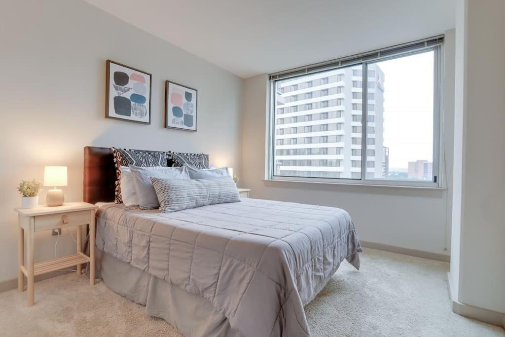 Wonderful 2Br Apartment At Crystal City อาร์ลิงตัน ภายนอก รูปภาพ