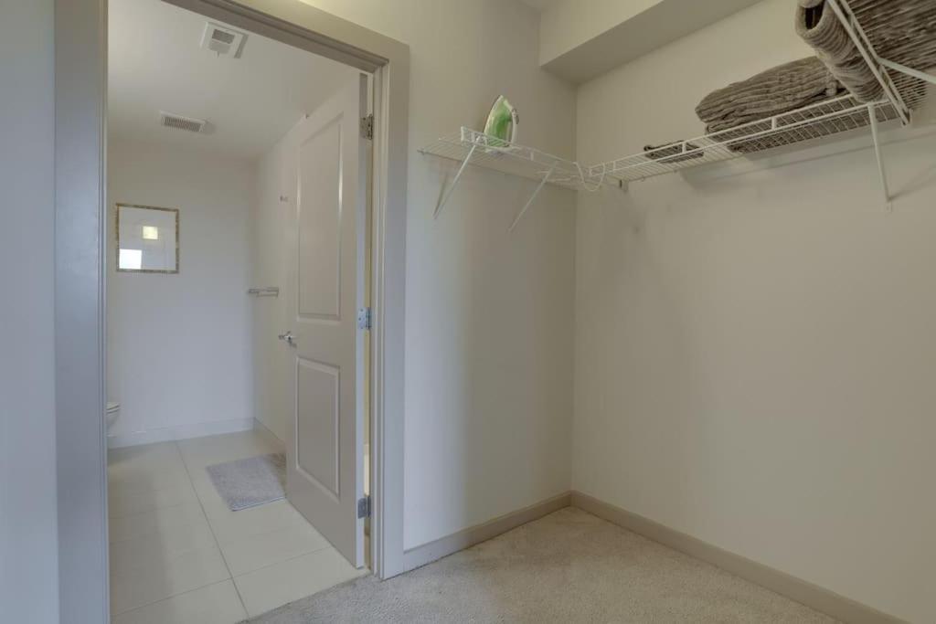 Wonderful 2Br Apartment At Crystal City อาร์ลิงตัน ภายนอก รูปภาพ