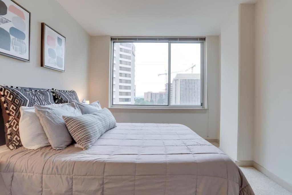 Wonderful 2Br Apartment At Crystal City อาร์ลิงตัน ภายนอก รูปภาพ